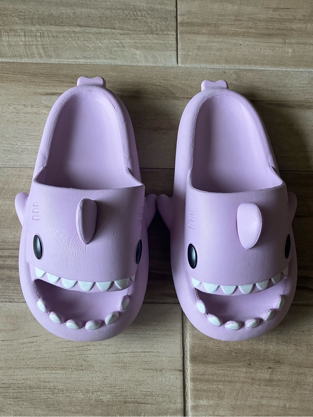Women’s Size 7/8 Purple Shark Slip-On Slides